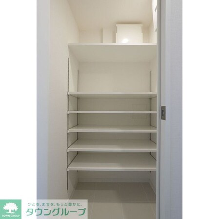 コンフォリア東新宿の物件内観写真